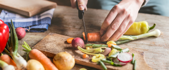 A picture of two hands chopping vegetables